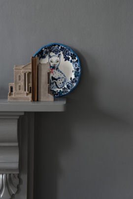 Dark grey paint on corner of mantlepiece and wall