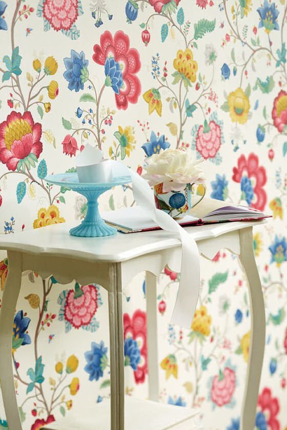 Contemporary floral wallpaper interiors trend • Colourful Beautiful