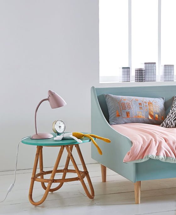 Kok rattan bedside table