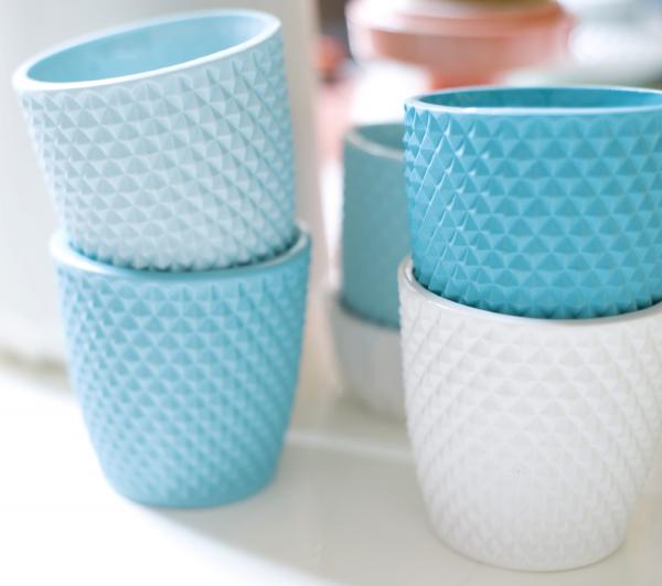 Squares ceramic cups Squares cups by contemporary Dutch ceramic artist Lenneke Wispelwey in shade of blue and white