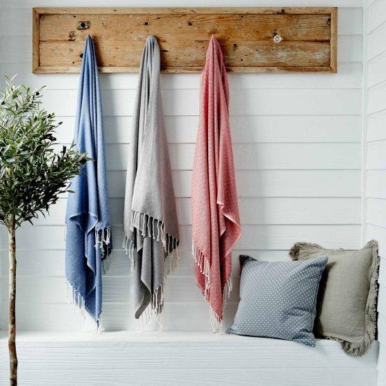 dark-red-white-cotton-hammam-towel-cesme 560