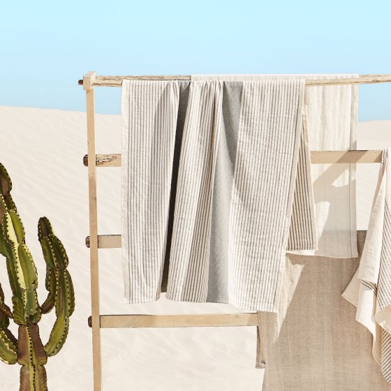 off-white-black-pilis-hammam-towel lifestyle