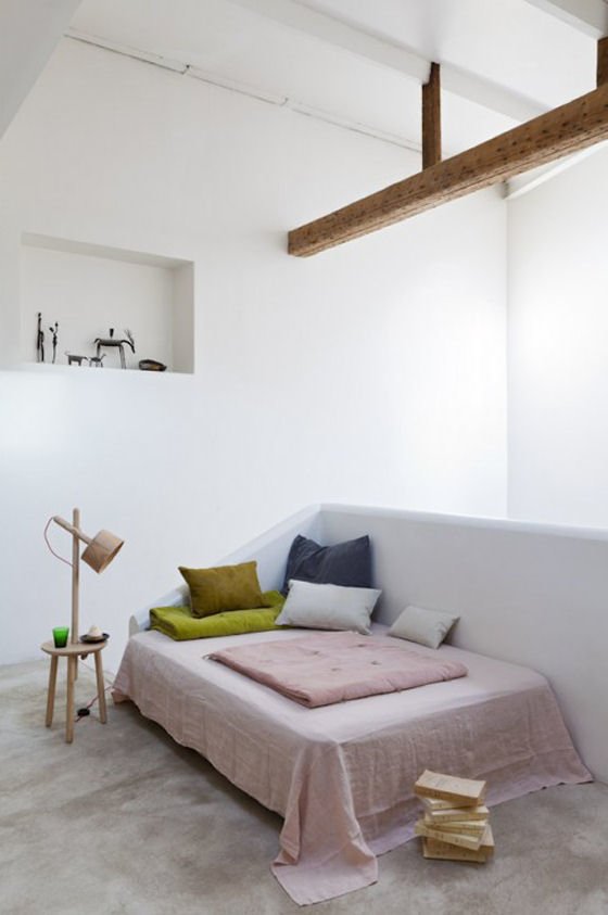 Contemporary interiors with pink and green 