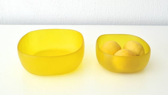 Yellow square resin bowls in 2 sizes, with lemons in small bowl